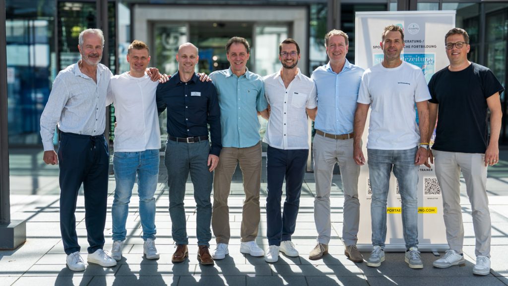 v.l.n.r. Dr. med. Thomas Frölich (Sporttraumatologie Südwest & TSG 1899 Hoffenheim), Christian Neitzert (TSG 1899 Hoffenheim), PD Dr. med. Peter Balcarek (ARCUS Kliniken Pforzheim), Dr. med. Volker Carrero (MVZ arGon Hamburg & FC St. Pauli), Dr. med. Robert Percy Marshall (RB Leipzig), Prof. Dr. Götz Welsch (UKE Hamburg & Hamburger SV), Robert Erbeldinger (sportärztezeitung / thesportgroup GmbH), Dr. med. Mario Bucher (Sport+ Orthopädie+ Waiblingen & VfB Stuttgart)